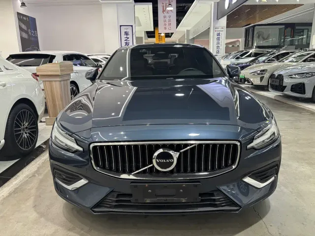 Volvo S60 — Фото автомобиля 2