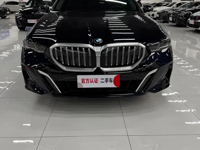 Фотография автомобиля — BMW 5 Series