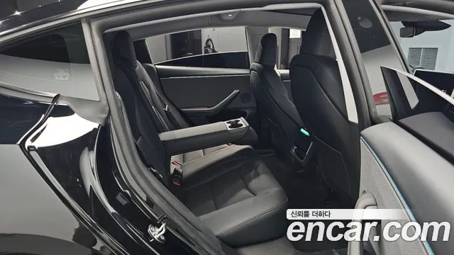 Tesla Model 3 — Фото автомобиля 17