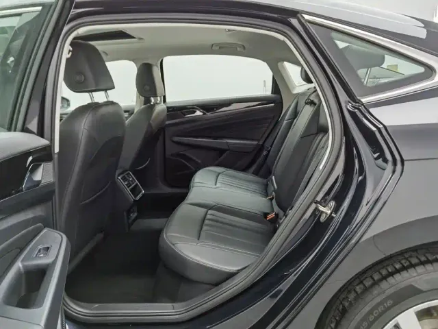 Volkswagen Passat — Фото автомобиля 15