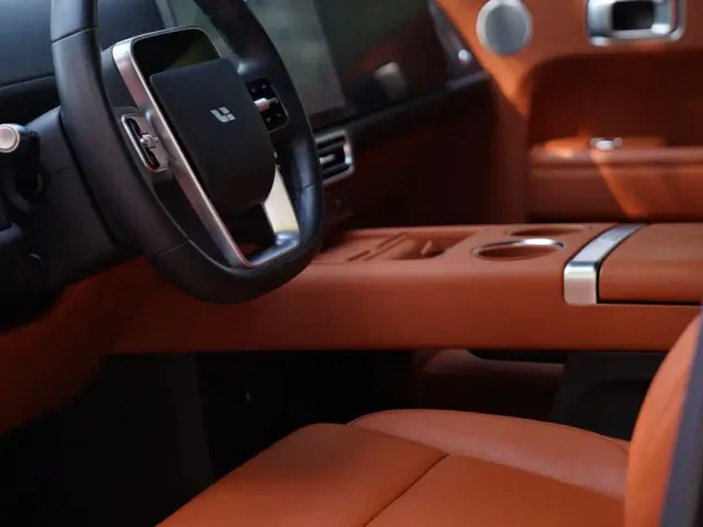 Li Auto L8 — Фото автомобиля 11