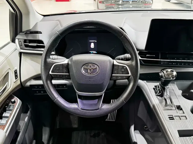 Toyota Granvia — Фото автомобиля 14