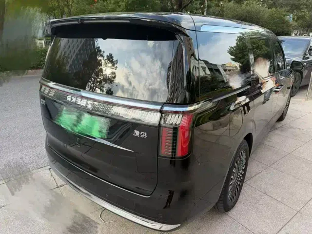 Zeekr 009 — Фото автомобиля 6