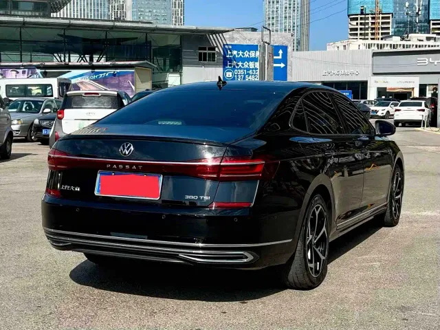 Volkswagen Passat — Фото автомобиля 12
