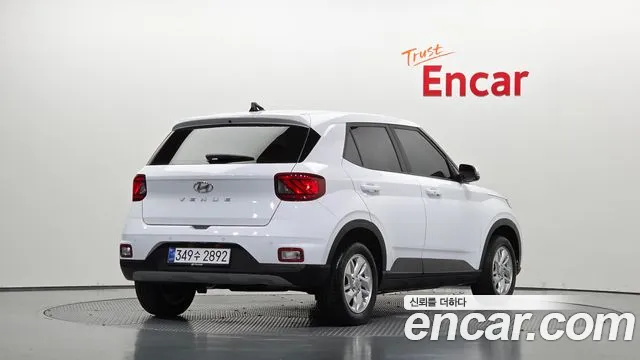Hyundai Venue — Фото автомобиля 2