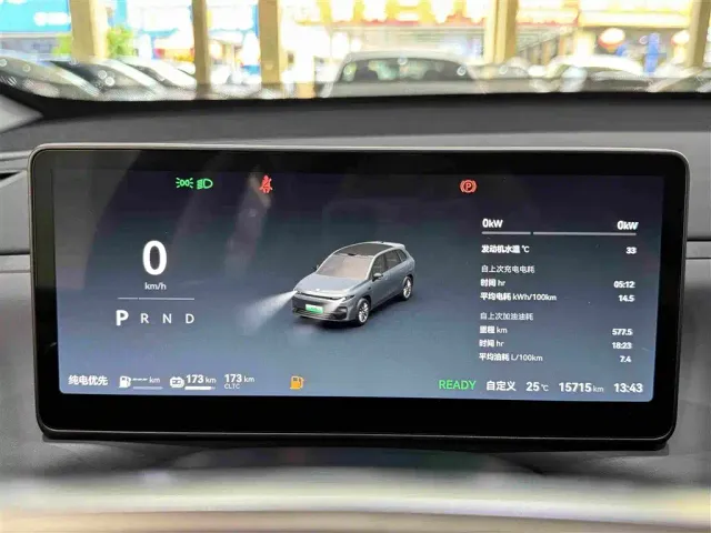 Leapmotor C10 — Фото автомобиля 11