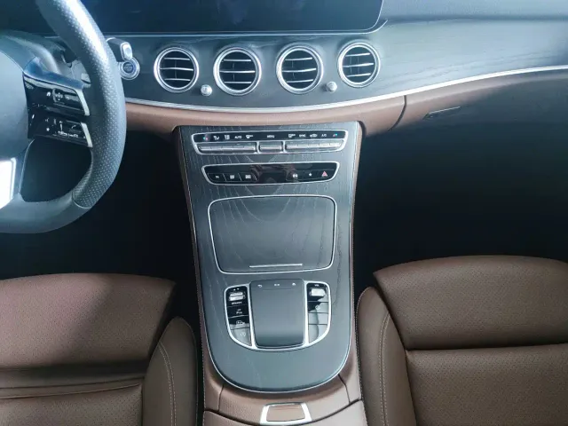 Mercedes-Benz E-Class — Фото автомобиля 15