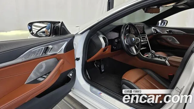 BMW 8 Series G15 — Фото автомобиля 10