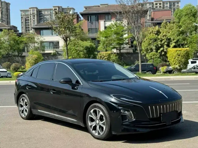 Hongqi E-QM5 — Фото автомобиля 3