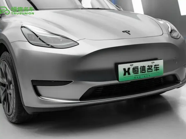 Tesla Model Y — Фото автомобиля 9