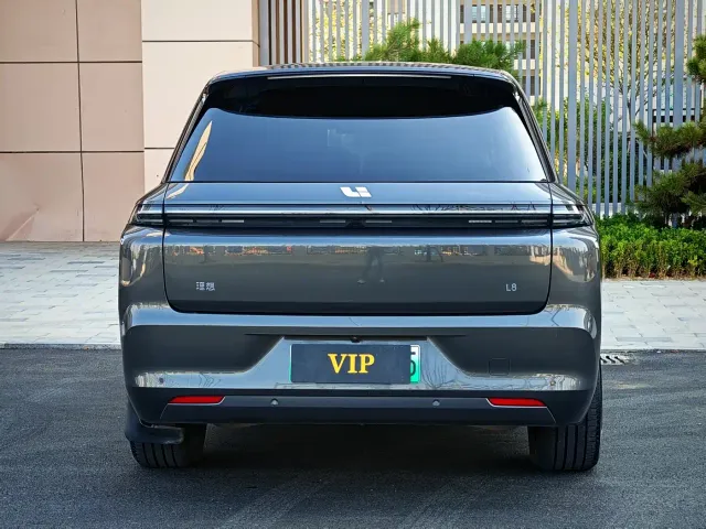 Li Auto L8 — Фото автомобиля 9