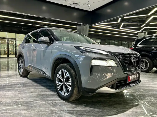 Nissan X-Trail — Фото автомобиля 3