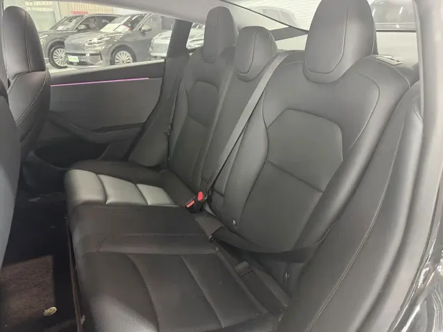 Tesla Model 3 — Фото автомобиля 5