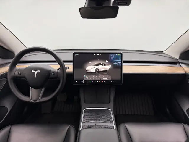 Tesla Model 3 — Фото автомобиля 8