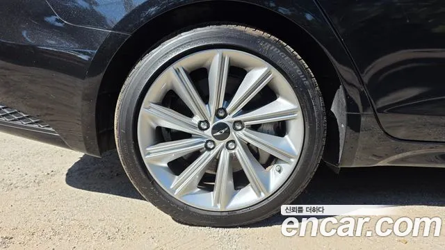 Genesis G70 Новый G70 Бензин 2.5T 4WD — Фото автомобиля 5