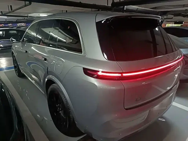 Li Auto L8 — Фото автомобиля 4