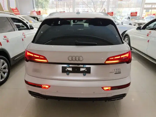 Audi Q5L — Фото автомобиля 3