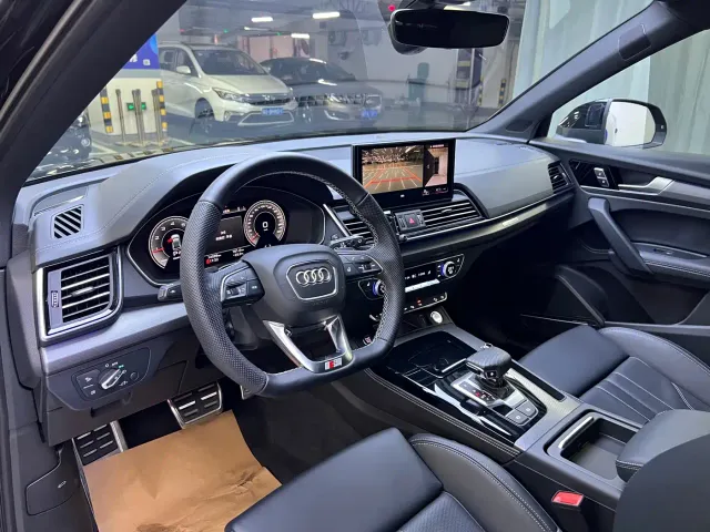 Audi Q5L — Фото автомобиля 10