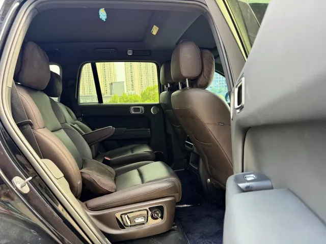 Li Auto L8 — Фото автомобиля 9