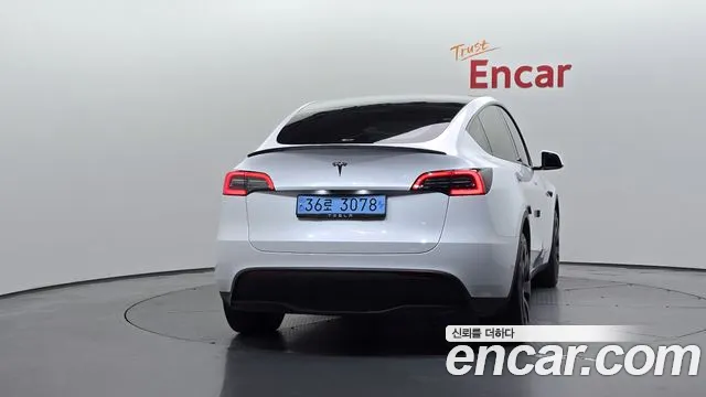 Tesla Model Y — Фото автомобиля 4
