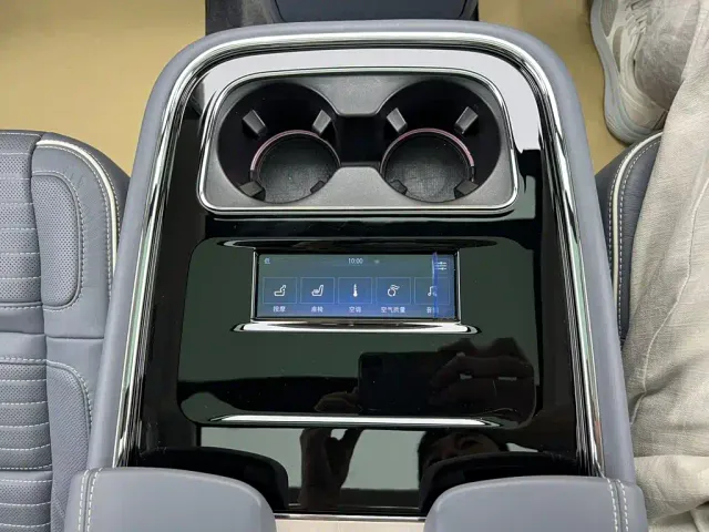 Lincoln Navigator — Фото автомобиля 27