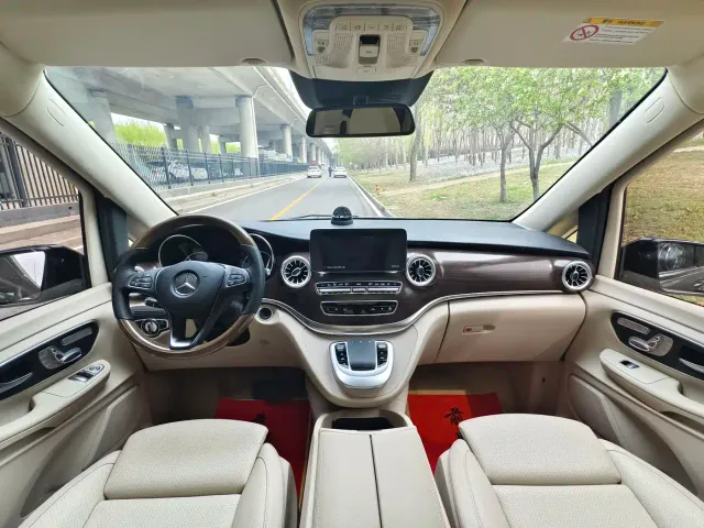 Mercedes-Benz V-Class — Фото автомобиля 10