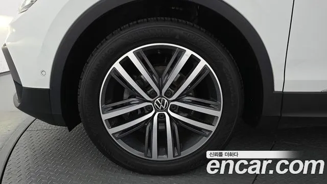 Volkswagen Tiguan Tiguan 2 поколение 2.0 TDI Prestige — Фото автомобиля 3