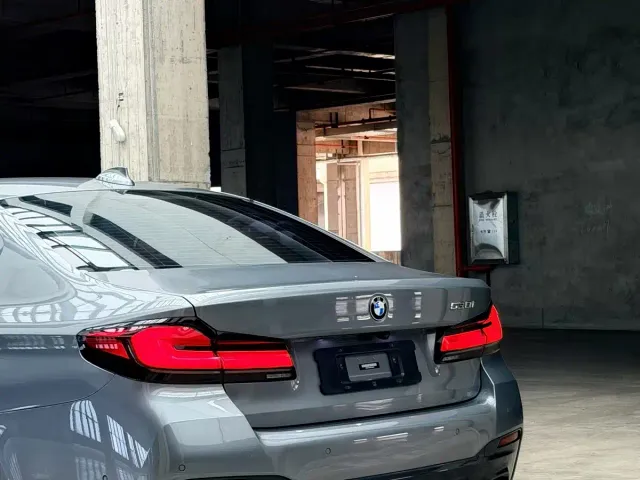 BMW 5 Series — Фото автомобиля 12