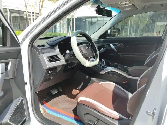 Geely Boyue — Фото автомобиля 9