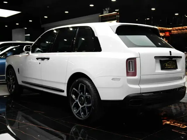 Rolls-Royce Cullinan — Фото автомобиля 14