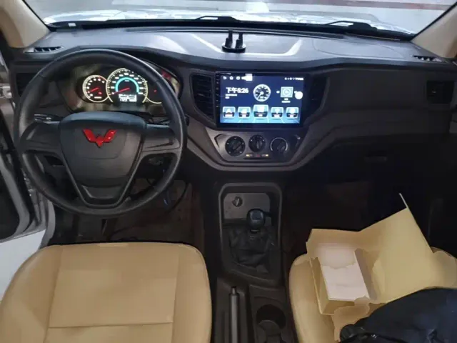 Wuling Hongguang V — Фото автомобиля 9