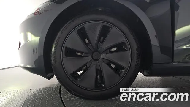 Tesla Model 3 — Фото автомобиля 5