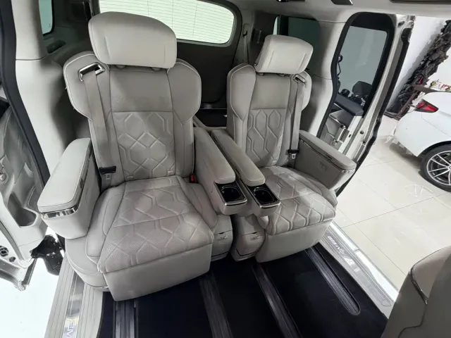 Volvo Volvo EM90 2025 Ultra Six-Seater — Фото автомобиля 16