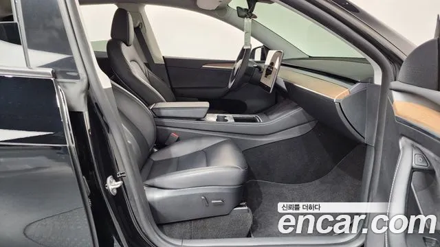 Tesla Model Y — Фото автомобиля 16