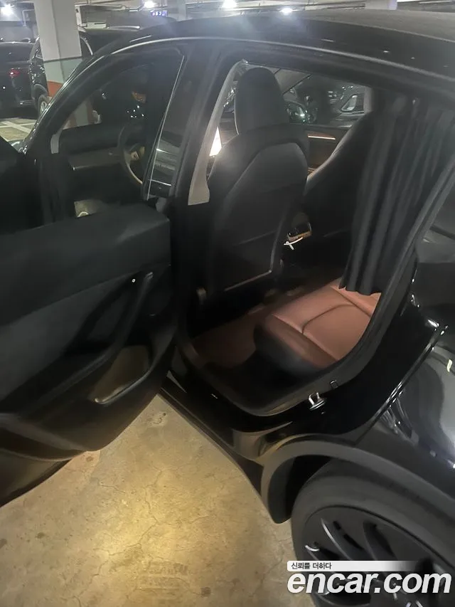 Tesla Model Y — Фото автомобиля 12