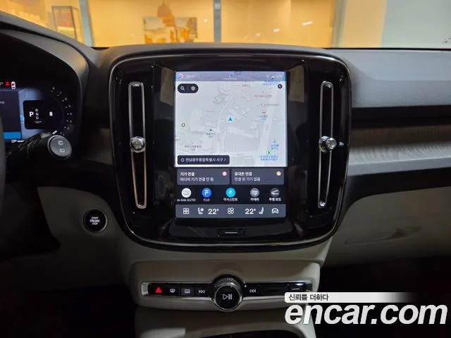 Вольво XC40 — Фото автомобиля 14