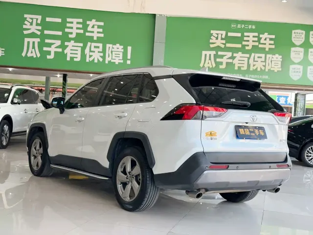 Toyota RAV4 — Фото автомобиля 6