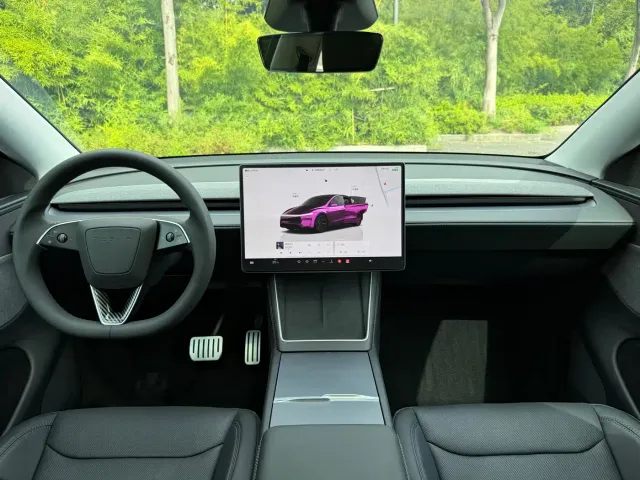 Tesla Model Y — Фото автомобиля 12