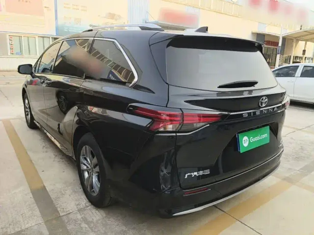 Toyota Sienna — Фото автомобиля 4