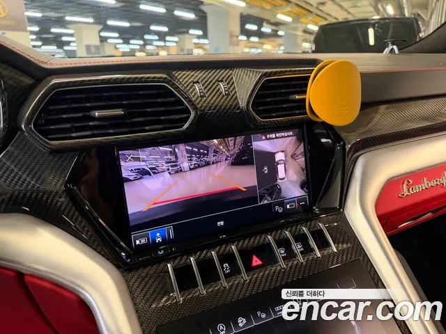 Lamborghini Urus — Фото автомобиля 9