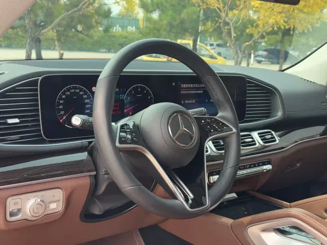 Mercedes-Benz GLE-Class — Фото автомобиля 4