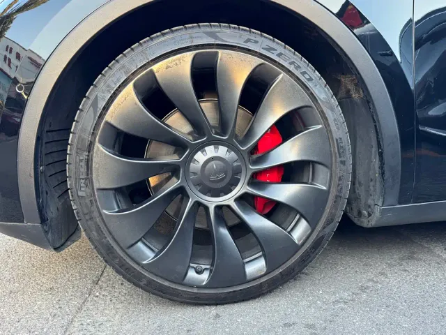 Tesla Model Y — Фото автомобиля 5