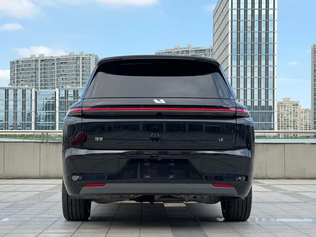 Li Auto L8 — Фото автомобиля 4
