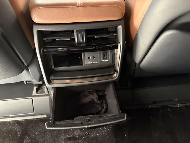 Toyota Vellfire — Фото автомобиля 18