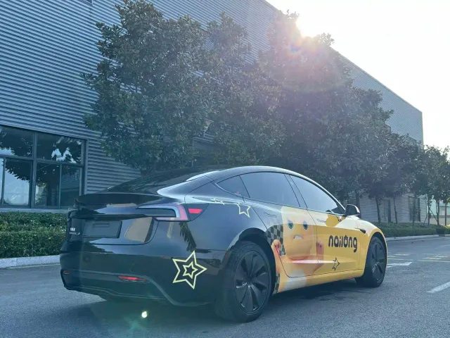 Tesla Model 3 — Фото автомобиля 8