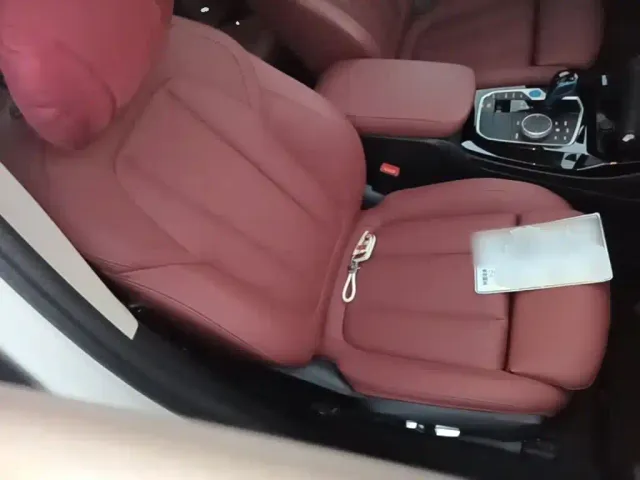 BMW iX3 — Фото автомобиля 24