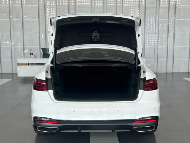 Audi A4L — Фото автомобиля 15