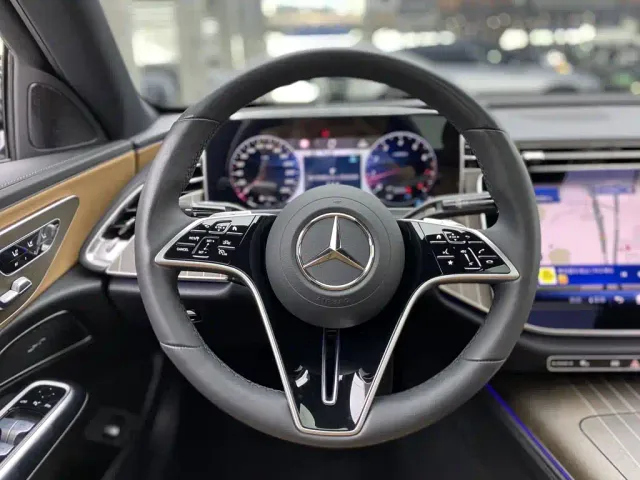 Mercedes-Benz E-Class — Фото автомобиля 15