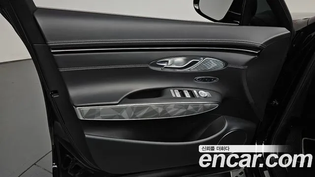 Genesis GV70 — Фото автомобиля 12