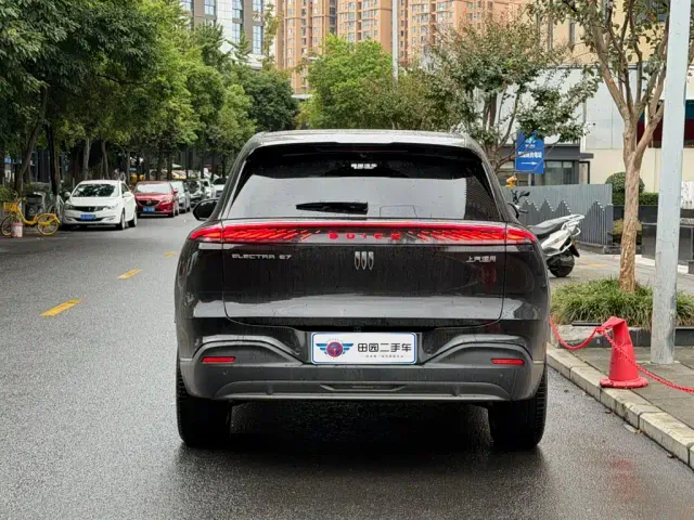 Buick Zhijing E7 — Фото автомобиля 5